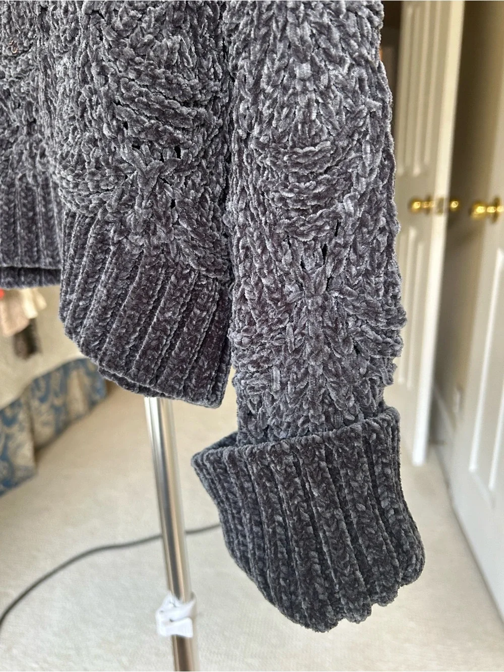Women’s Cozy Charcoal chunky chenille Sweater. NWT by POL Small